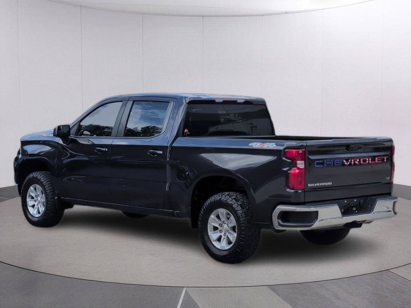 Used 2023 Chevrolet Silverado 1500 LT AWD/4WD image 3