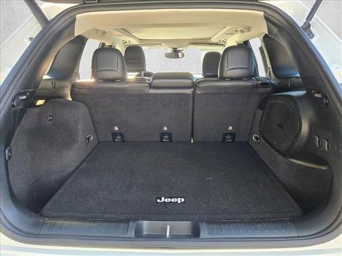 Used 2019 Jeep Cherokee Overland w/ Technology Group image 6