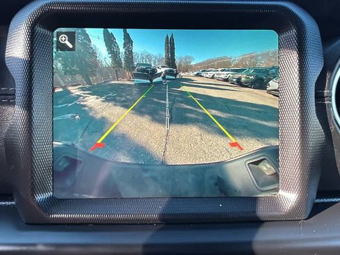 Used 2022 Jeep Gladiator Overland w/ Popular Equipment Package image 11