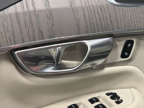 Used 2025 Volvo XC90 B6 Plus AWD/4WD image 23