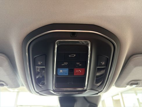 Used 2023 Jeep Grand Cherokee L Limited AWD/4WD image 21