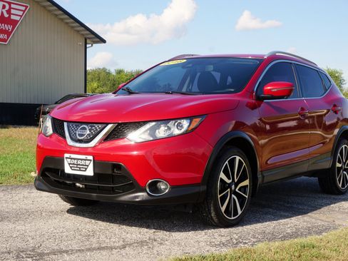 Used 2018 Nissan Rogue Sport SL w/ SL Premium Package image 2
