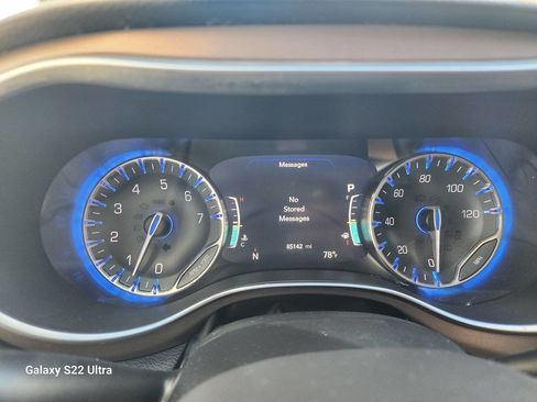Used 2017 Chrysler Pacifica Touring-L Plus FWD image 11