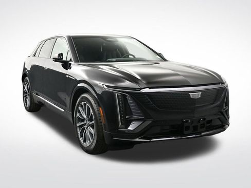Used 2025 Cadillac Lyriq Sport w/ LPO, Floor Liner Package RWD image 7