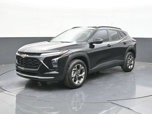New 2026 Chevrolet Trax LT w/ LT Convenience Package FWD image 3
