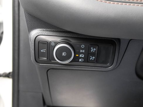 Used 2025 Ford Explorer Active w/ Active Comfort Package image 18