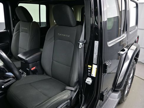Used 2021 Jeep Wrangler Unlimited Sahara w/ Cold Weather Group AWD/4WD image 13