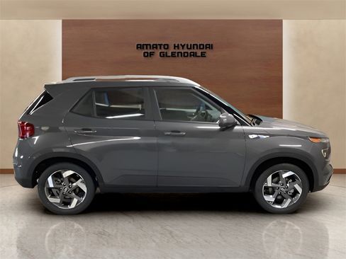 Used 2025 Hyundai Venue SEL image 11