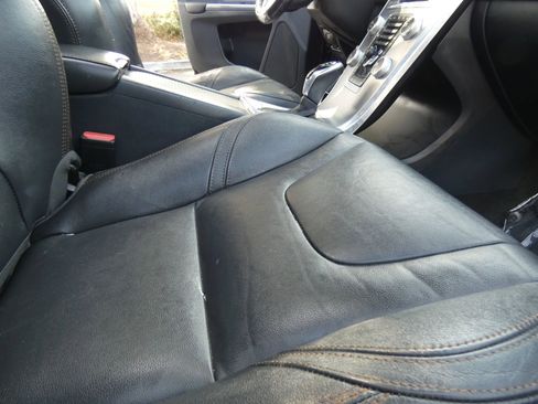 Used 2017 Volvo XC60 T5 Dynamic w/ Preferred Option Package image 28