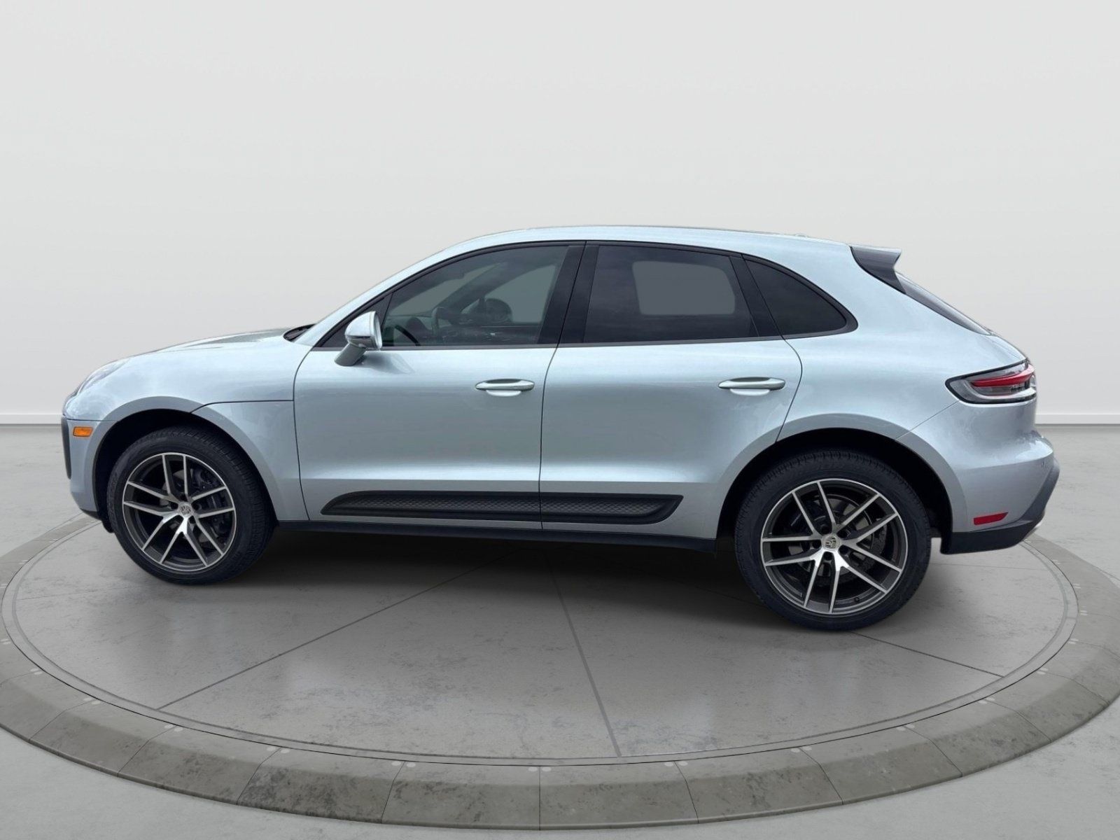 Used 2022 Porsche Macan AWD/4WD image 5
