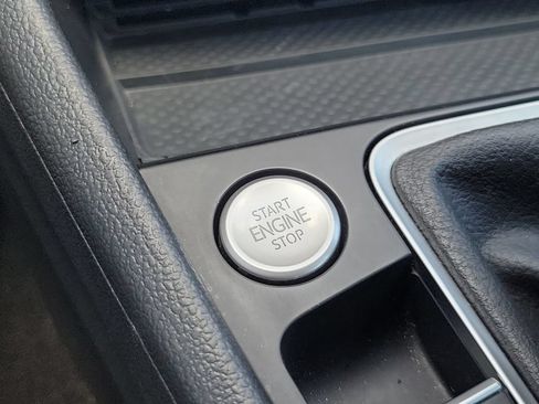 Used 2025 Volkswagen Jetta SE FWD image 37