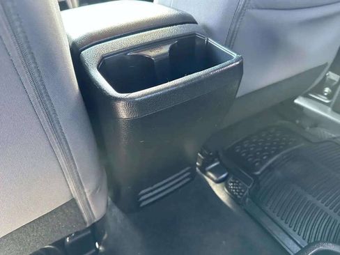 Used 2018 Toyota Tacoma SR5 AWD/4WD image 38