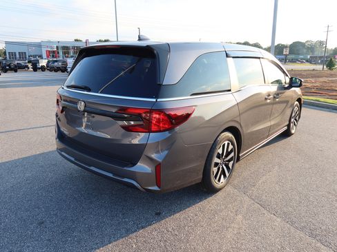 Certified 2025 Honda Odyssey EX-L image 4