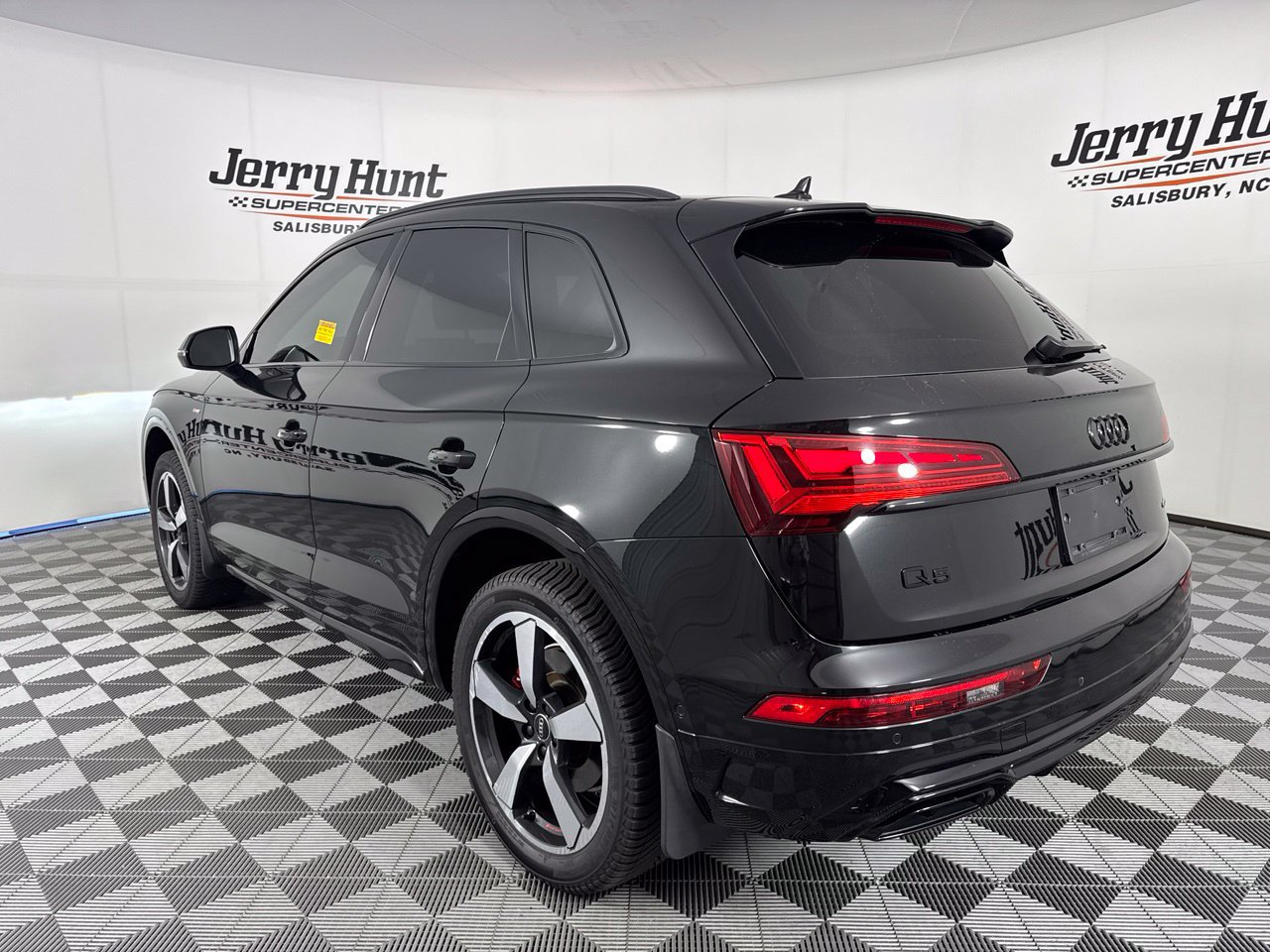 Used 2024 Audi Q5 2.0T Prestige w/ Prestige Package AWD/4WD image 9