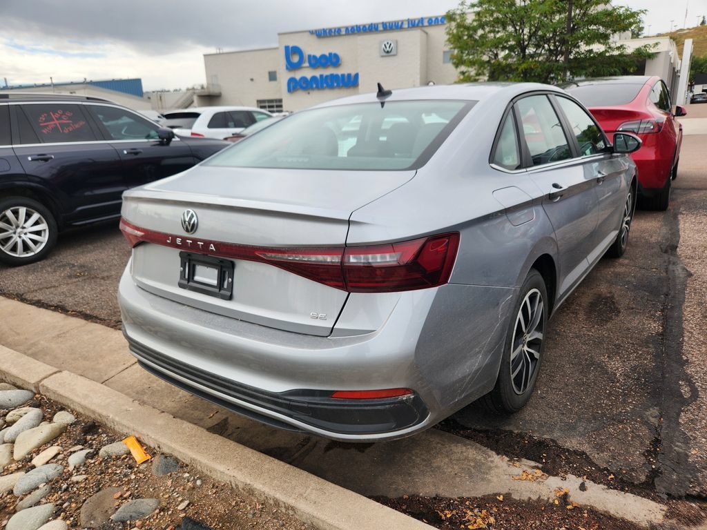 Used 2025 Volkswagen Jetta SE FWD image 10