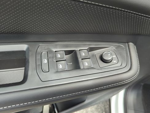 New 2026 Volkswagen Atlas Cross Sport SE FWD image 33