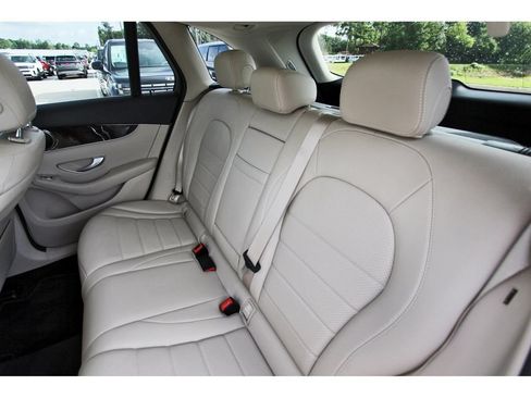 Used 2021 Mercedes-Benz GLC 300 image 14