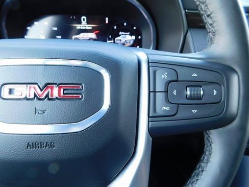 Used 2024 GMC Yukon SLE image 40