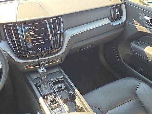 Used 2020 Volvo XC60 T6 Momentum AWD/4WD image 31