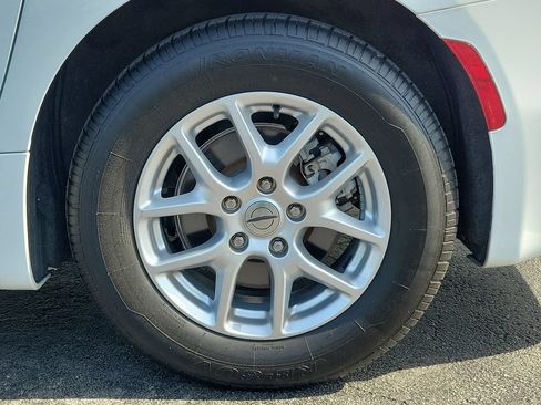 Used 2023 Chrysler Pacifica Touring-L FWD image 10