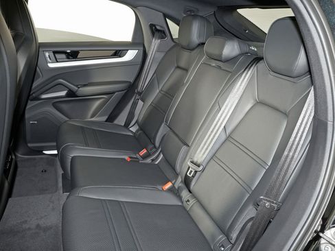 New 2026 Porsche Cayenne Coupe AWD/4WD image 34