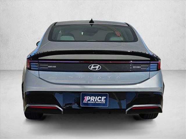 Used 2025 Hyundai Sonata SEL FWD image 5