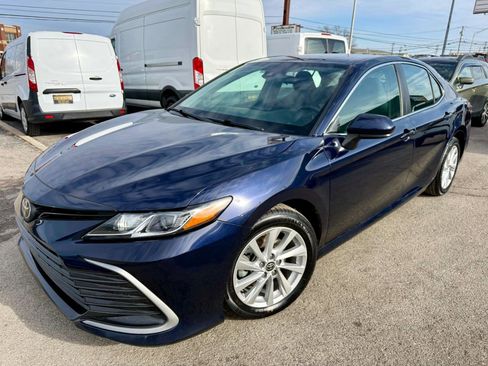 Used 2021 Toyota Camry LE image 2