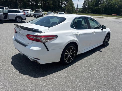 Used 2019 Toyota Camry SE FWD image 8