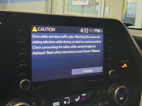 Used 2020 Toyota Highlander XLE image 27