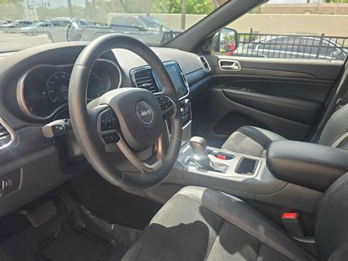 Used 2019 Jeep Grand Cherokee Altitude AWD/4WD image 17