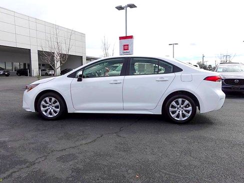 Used 2024 Toyota Corolla LE FWD image 6