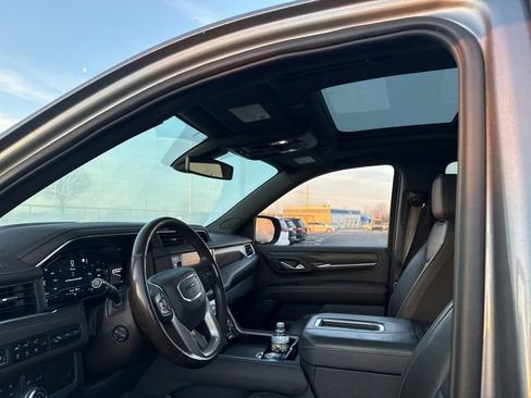 Used 2022 GMC Yukon XL Denali image 8