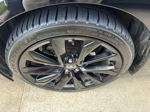 Used 2020 Toyota Corolla SE w/ Carpet Mat Package FWD image 2
