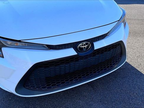 Certified 2021 Toyota Corolla LE image 27