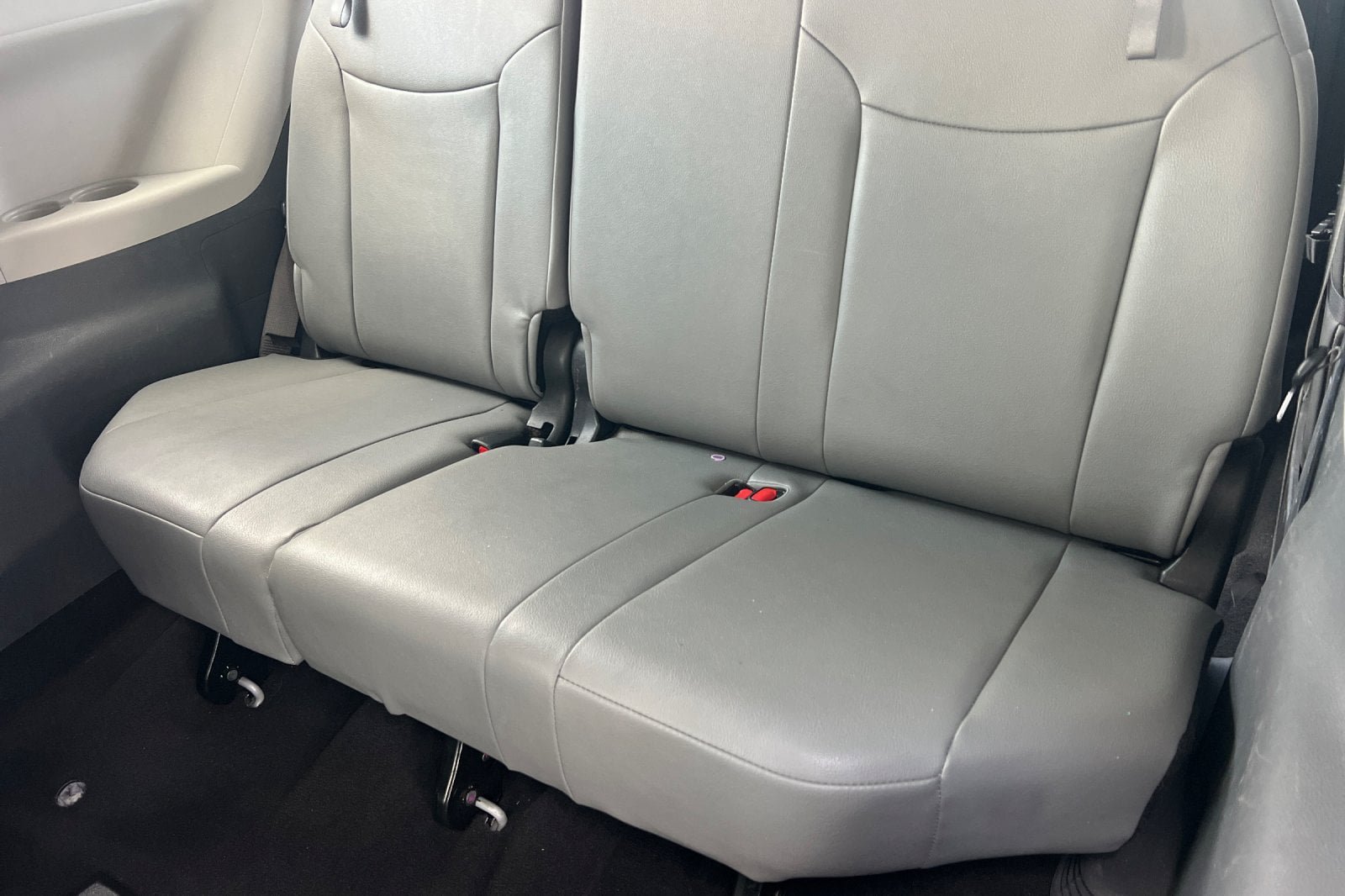 Used 2024 Toyota Sienna XLE FWD image 15