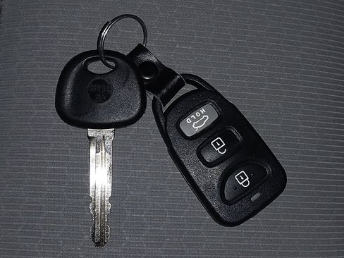 Used 2017 Hyundai Elantra SE image 32