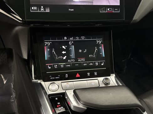 Used 2020 Audi e-tron Premium Plus image 13