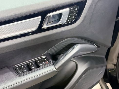 Certified 2023 Porsche Cayenne Platinum Edition AWD/4WD image 22