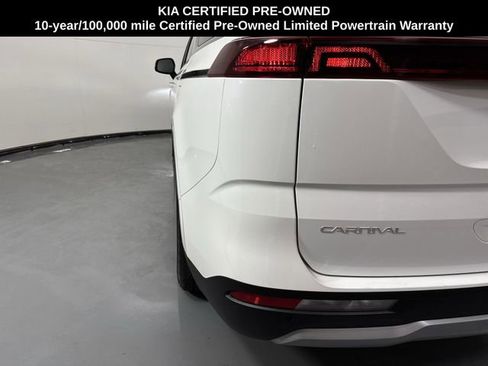 Certified 2024 Kia Carnival EX image 29