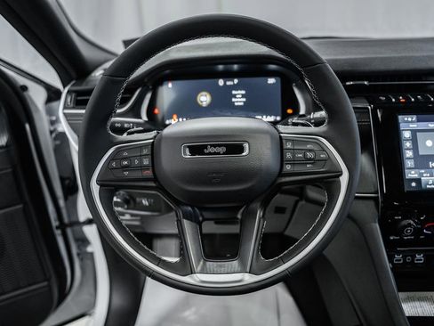 New 2025 Jeep Grand Cherokee L Altitude image 27