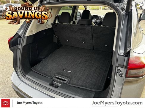 Used 2024 Nissan Rogue SV image 31