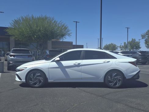New 2026 Hyundai Elantra Limited FWD image 3