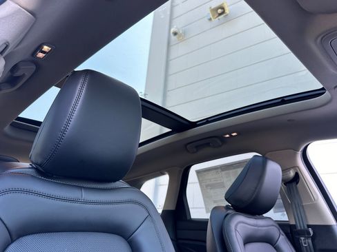 New 2025 Lincoln Corsair Reserve w/ Equipment Group 202A image 16