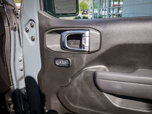 Used 2025 Jeep Wrangler Unlimited Rubicon AWD/4WD image 25