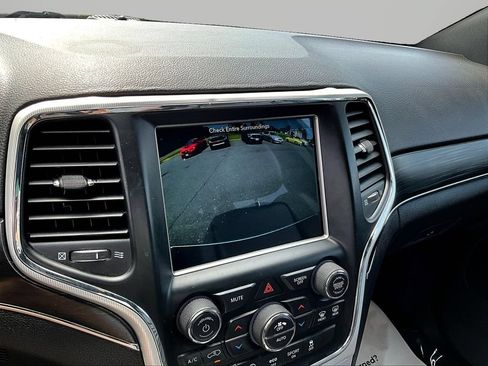 Used 2018 Jeep Grand Cherokee Limited AWD/4WD image 16