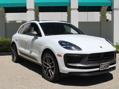 Certified 2026 Porsche Macan Turbo AWD/4WD image 9