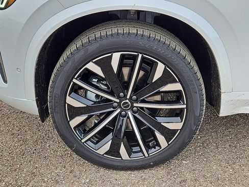 New 2026 Volvo XC90 B6 Plus w/ Protection Package Premier AWD/4WD image 10