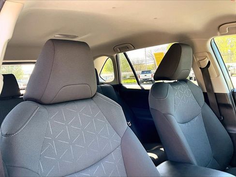 Used 2025 Toyota RAV4 XLE AWD/4WD image 22
