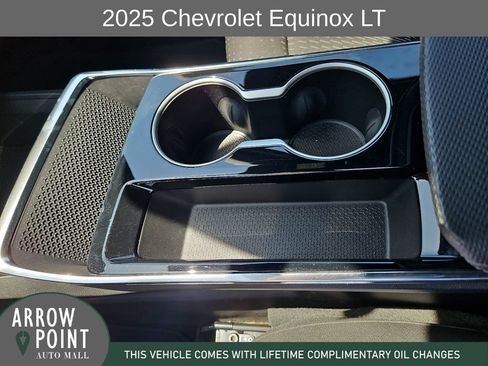 Used 2025 Chevrolet Equinox LT FWD image 28