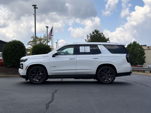 Used 2025 Chevrolet Tahoe High Country AWD/4WD image 15